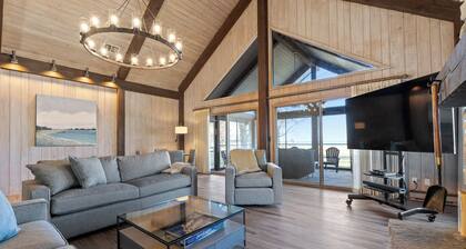 Waterfront Haven with private beach on Lake Michigan