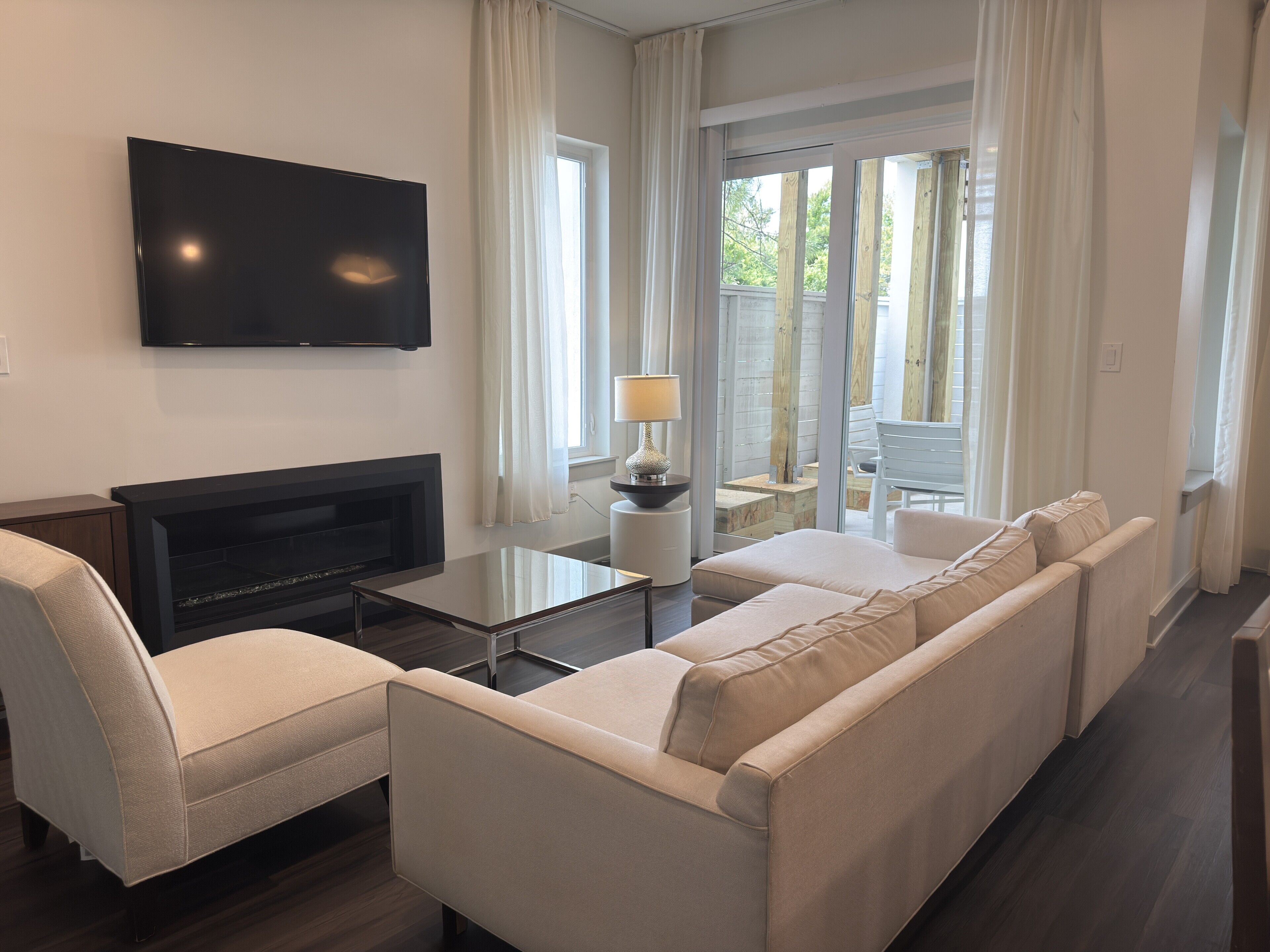 Televisión, chimenea, oficina