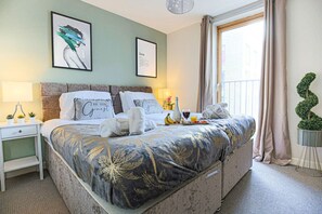 2 bedrooms, desk, iron/ironing board, travel crib