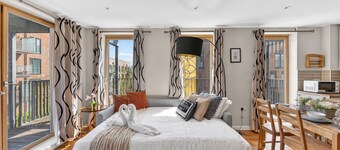 Beautiful Flat • City Centre • Balcony • Secure Parking • Sky TV • Super-Fast WiFi • Yoko Property