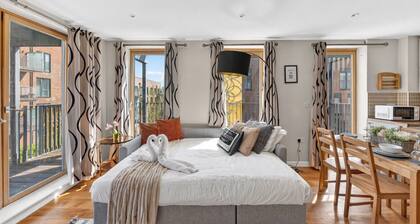 Beautiful Flat • City Centre • Balcony • Secure Parking • Sky TV • Super-Fast WiFi • Yoko Property