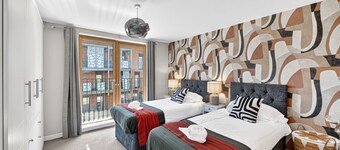 Beautiful Flat • Wrap-Around Balcony •  Secure Parking •  SkyTV •  Fast WiFi