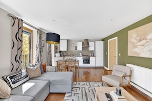 Smart TV - Beautiful Flat • City Centre • Balcony • Secure Parking • Sky TV • Super-Fast WiFi • Yoko Property (Milton Keynes)