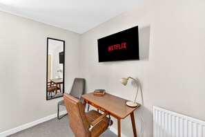 Interior - Beautiful Flat • City Centre • Balcony • Secure Parking • Sky TV • Super-Fast WiFi • Yoko Property (Milton Keynes)