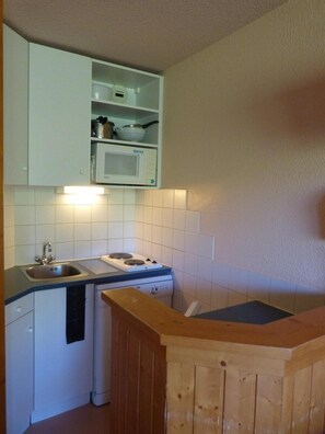 Private kitchen - 10m from resort center, view ski slopes, tv, ski locker, 26m², La Plagne (La Plagne)