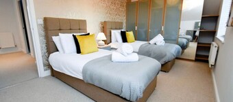 Bewdley House • 4 Bedroom 3 Bathroom • Balcony • Free Parking • Smart TVs • Yoko Property