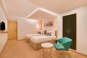 Chambre Deluxe avec lits jumeaux | Chambres insonorisées, fer et planche à repasser, Wi-Fi gratuit