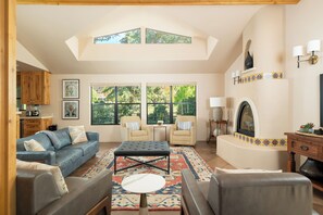 TV - Enjoy Sedonas Expansive Scenery in a Restful Refuge (Sedona)