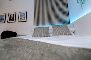 1 chambre, fer et planche à repasser, Wi-Fi gratuit, draps fournis