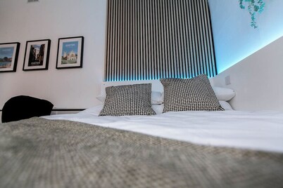 Studio With Parking, By Uni/Hosp