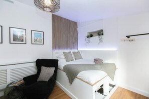 1 bedroom, iron/ironing board, Internet, bed sheets