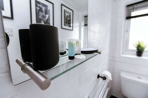 Hårtork och handdukar