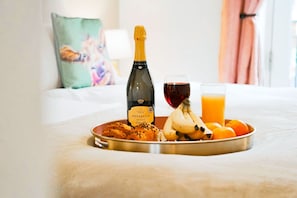 3 Schlafzimmer, Schreibtisch, Bügeleisen/Bügelbrett, Reisekinderbett