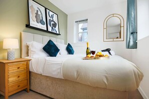 3 Schlafzimmer, Schreibtisch, Bügeleisen/Bügelbrett, Reisekinderbett