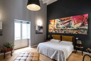 3 habitaciones, tabla de planchar con plancha y cuna de viaje