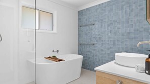 Dusche, Handtücher, Shampoo