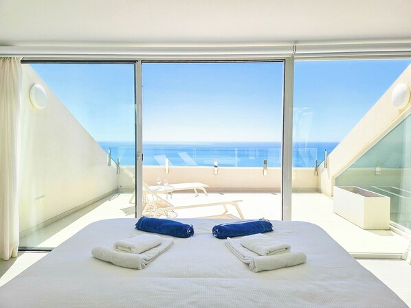 3 bedrooms, iron/ironing board, free WiFi - Luxury Penthouse with Stunning Sea Views (Benalmádena)