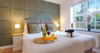 Central Apartment with Free Parking & Fast Wifi