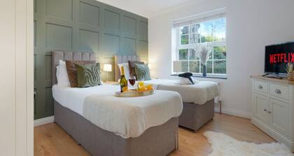 Central Apartment with Free Parking & Fast Wifi