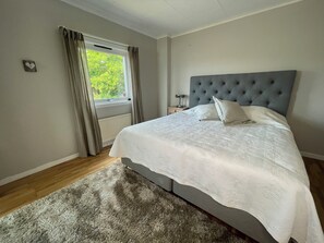 4 slaapkamers, een strijkplank/strijkijzer, wifi, beddengoed