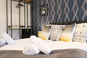 4 Schlafzimmer, Schreibtisch, Bügeleisen/Bügelbrett, Reisekinderbett
