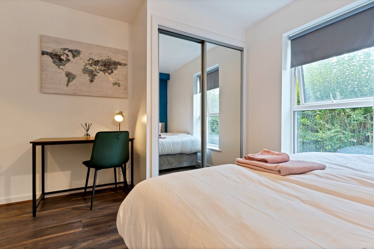 2 bedrooms, desk, iron/ironing board, travel cot