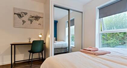 Stylish Apartment in City Centre w/ Free Parking