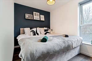 2 bedrooms, desk, iron/ironing board, travel crib