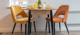 Peach Corner - Sleeps 3 - Free Parking