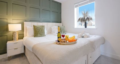 Beautiful & Spacious Home - Sleeps 10