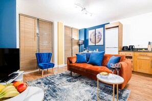 TV, video games - Navy Retreat - Free Parking, Fast WiFi & SmartTV (Derby)