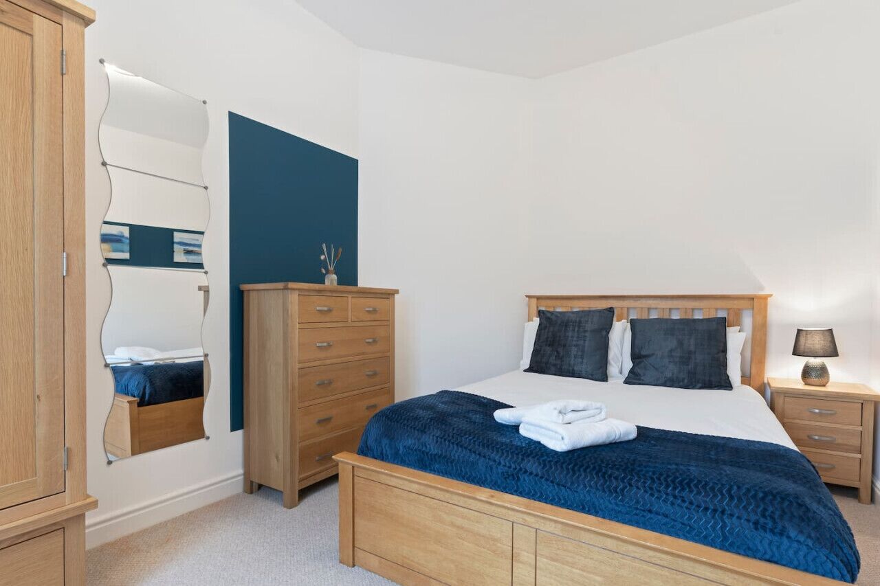 3 室のベッドルーム、デスク、アイロン / アイロン台、旅行用ベビーベッド