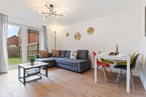 TV - Anglian Retreat - Free Parking, Fast WiFi & SmartTV (Coventry)