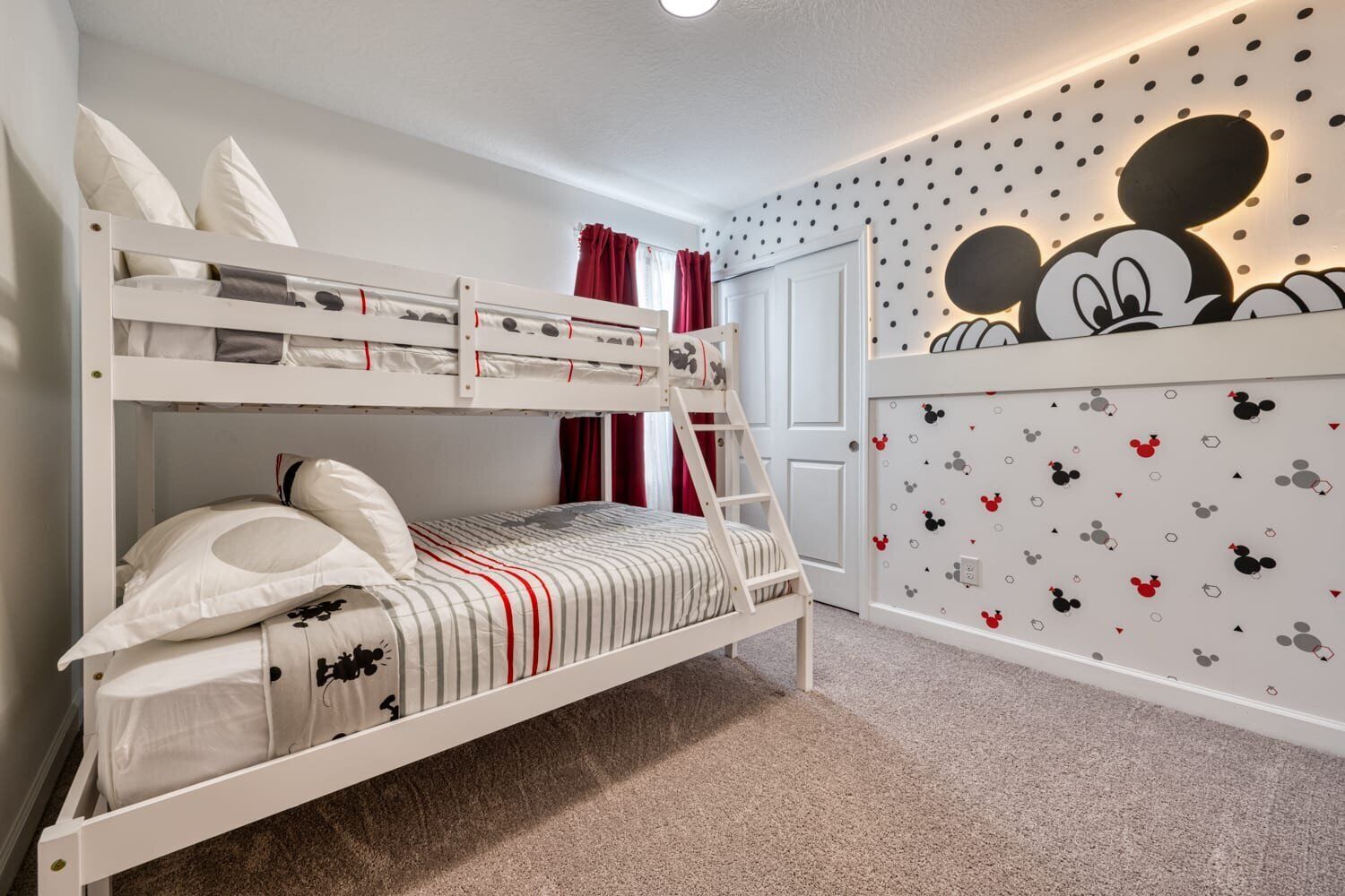 5 makuuhuonetta, silitysrauta/-lauta, Wi-Fi, vuodevaatteet