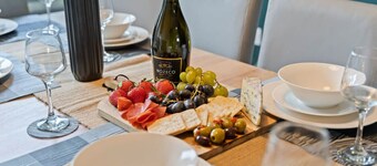 Exquisite 7 Bedroom 5.5 Bathroom House w/ Parking