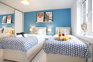 7 bedrooms, desk, iron/ironing board, travel cot