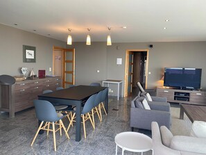 Apartment | Dining - Apartment in Nieuwpoort by Sandy Beaches (Nieuwpoort)