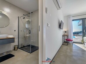 Bathroom - Aura Comfortable Holiday Residence (Pula)