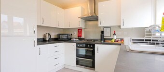 Wavendon House - Free Parking & WiFi - Sleeps 6