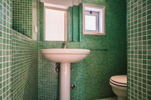 Dusche, Haartrockner, Bidet, Handtücher