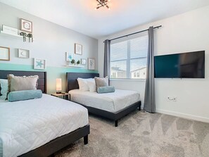 5 bedrooms, iron/ironing board, WiFi, bed sheets