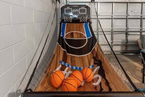 Game room - Last Minute Disney! Private Pool, Hot Tub, Game Room & Themed Bedrooms. Book Now! #113671 (Orlando)