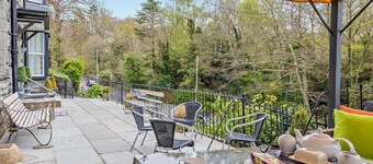 Clogau Retreat - Five Bedroom House, Sleeps 10