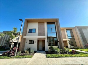 Exterior - Last Minute Disney Getaway! Townhouse with Private Pool. Book Now! #111931 (Orlando)