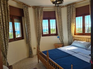 House | 4 bedrooms, individually furnished, iron/ironing board - Casa Santo Modern Retreat (Rincon de la Victoria)