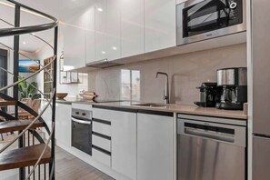 Fridge, microwave, oven, stovetop - Terrace in Estepona by Costarentals - Ref M46 (Estepona)