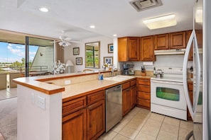 Refrigerador, microondas, horno, placa de cocina