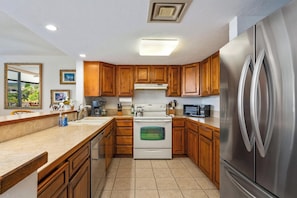 Refrigerador, microondas, horno, placa de cocina