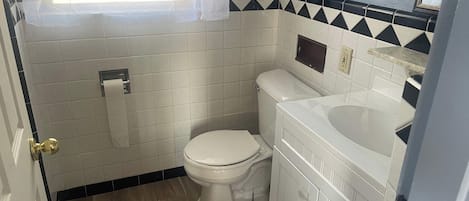 Shower, free toiletries, towels