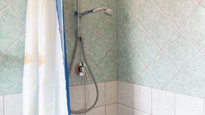 Dusche, Haartrockner, Bidet, Handtücher